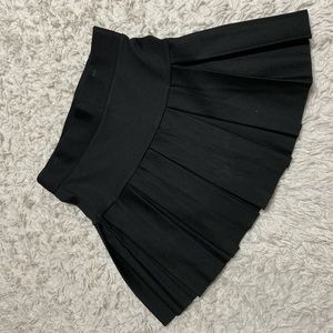 🌸5/$25 FRENCH KISS 💋 Black pleated Skort.